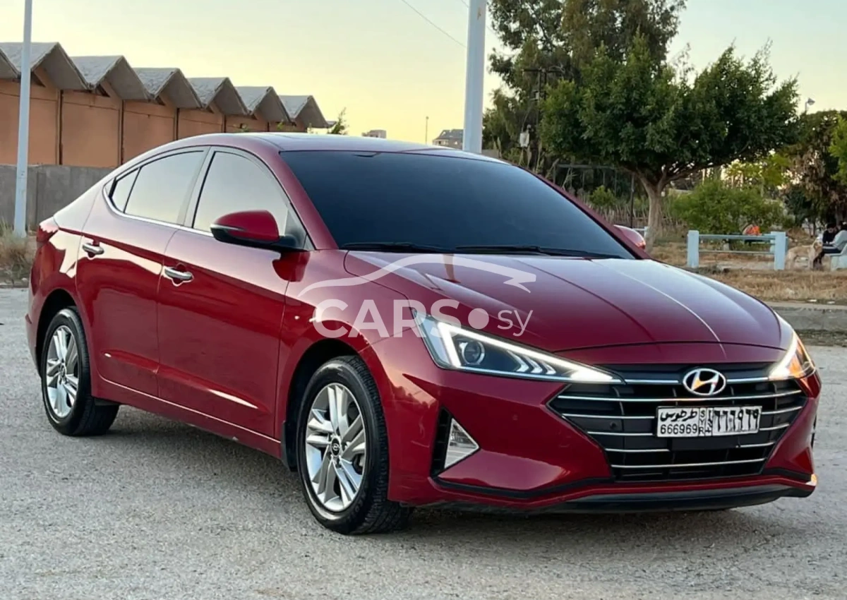Hyundai Elantra <span></span>