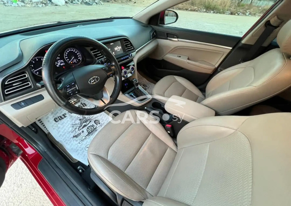 Hyundai Elantra <span></span>