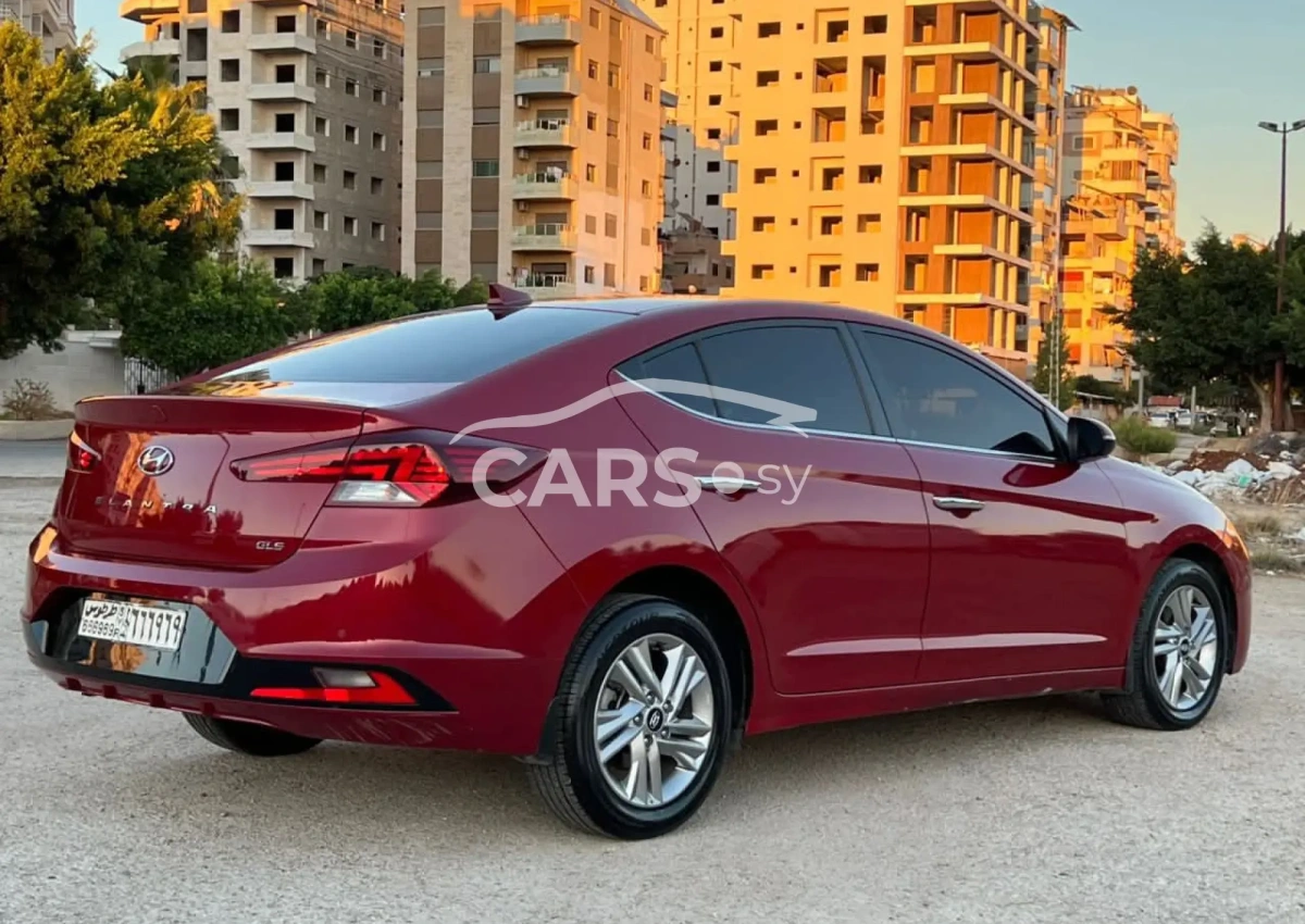 Hyundai Elantra <span></span>