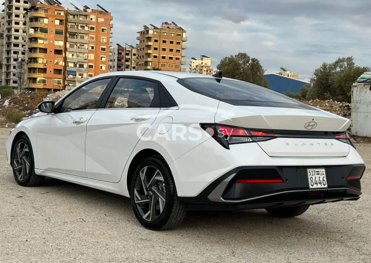 Hyundai Elantra <span></span>