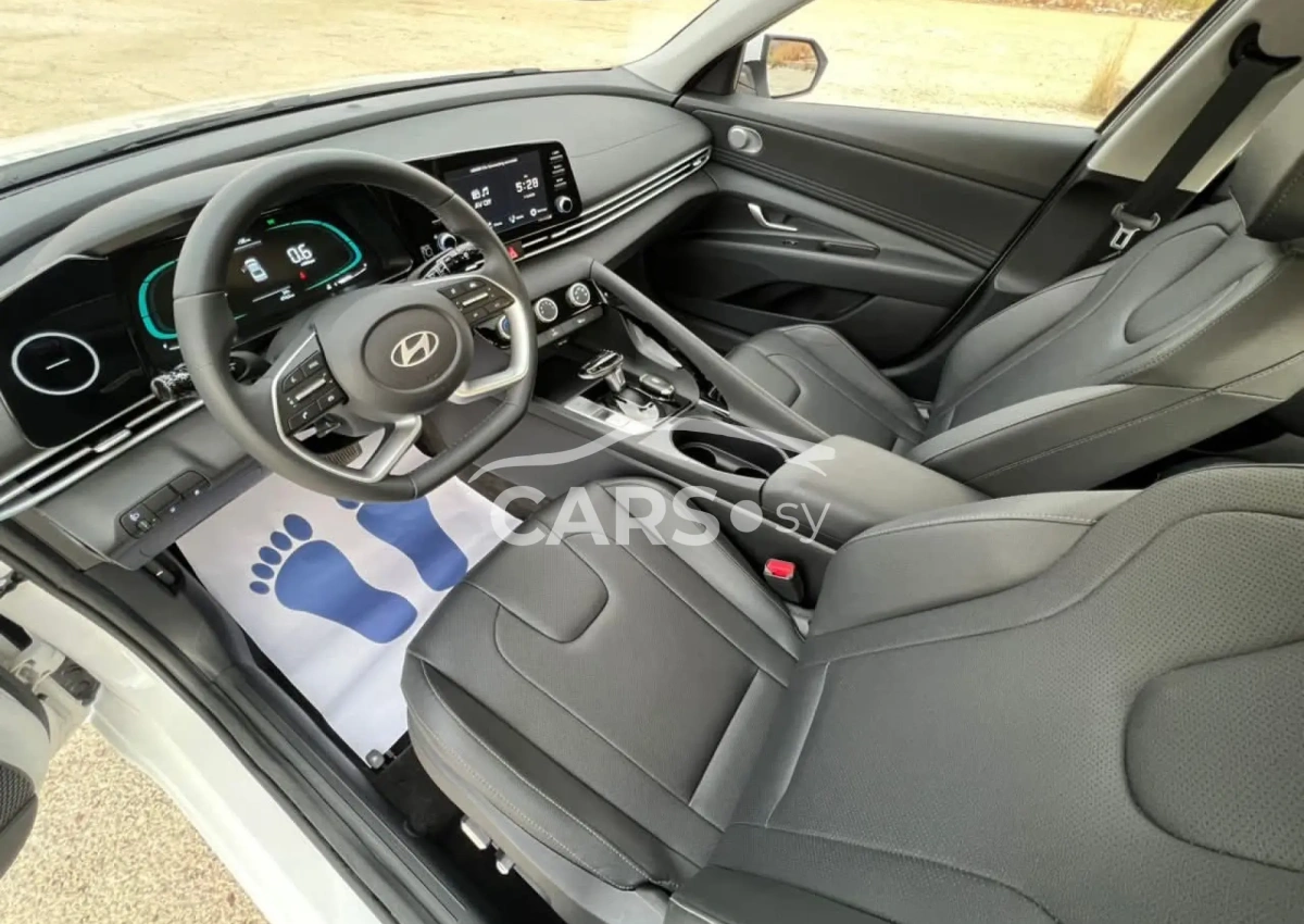 Hyundai Elantra <span></span>