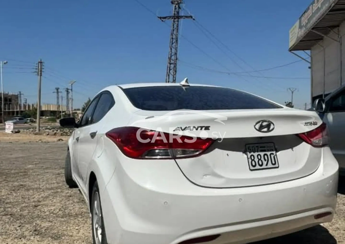 Hyundai Elantra <span></span>