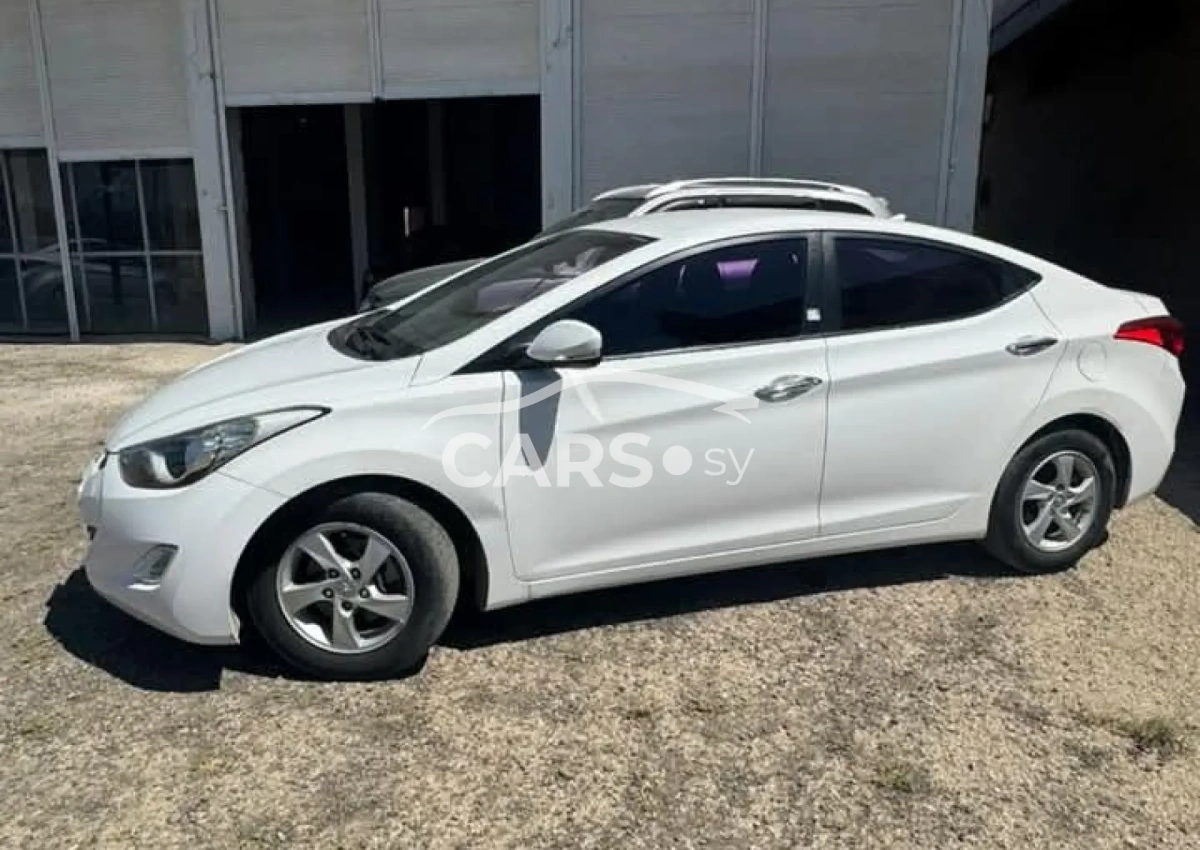 Hyundai Elantra <span></span>